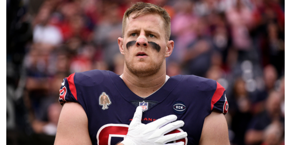 J. J. Watt a obtenu le maillot avec le numéro 99 imprimé comme il le souhaitait J. J. Watt a obtenu le maillot avec le numéro 99 imprimé comme il le souhaitait